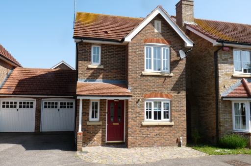 Modern 3 bedroom detached house with off-road parking