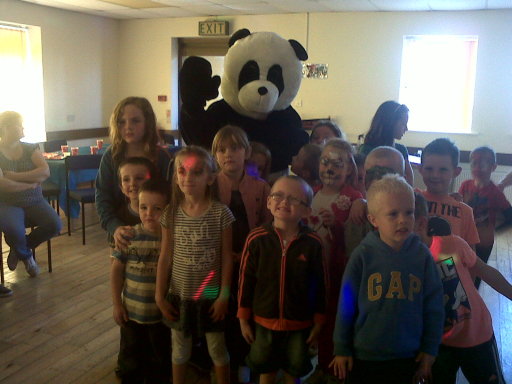 KUNG FUEY PANDA DANCES WITH CHILDREN