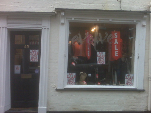 Evolve, Droitwich, Worcestershire, WR9 8EP. Ladies Fashion Clothing and Accessories.