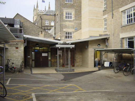 New entrance canopy, Department of Mechanics, Cambridge University