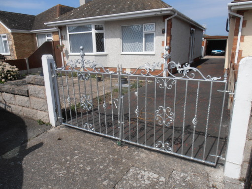 GALVANISED DOUBLE GATES