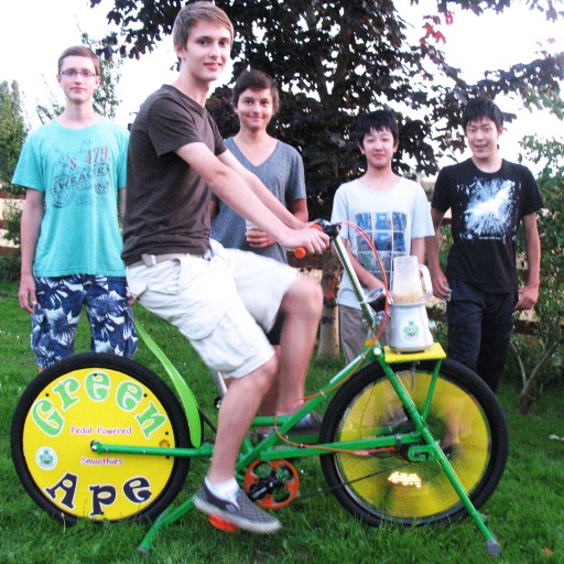 Our smoothie bike has gone international with Gerrman and Japanese students