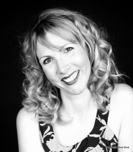 Jayne Lloyd - Nottingham based singer with Viva Diva
