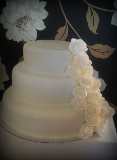 Three Tier Traditional Wedding Cake - ??150