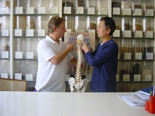 Tom and Dr Zhao discussing neck treatment