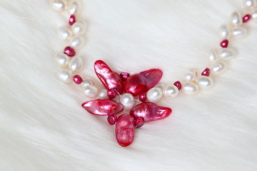A stunning freshwater pearl necklace with a lovely orchid. Makes for a perfect bridal accessory