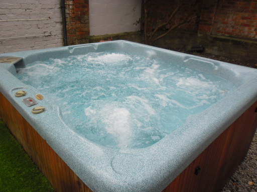 Holiday lettings with HOT TUB