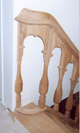 Bespoke Oak staircase with wreath handrail and turned spindle