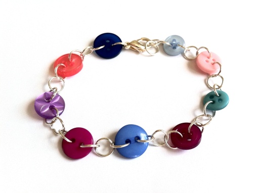 Button chain bracelet