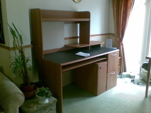 'Staples' PC work station