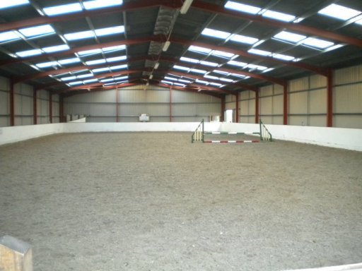 Indoor Arena 42 x 20m