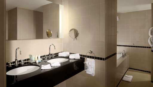 Suite Bathroom