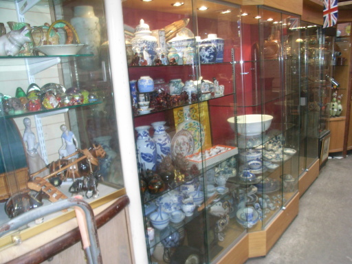 www.aladdinscaveinyork.yolasite.com
