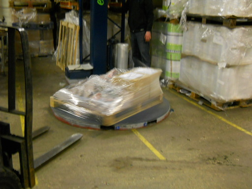 MACHINE PALLET WRAPPING