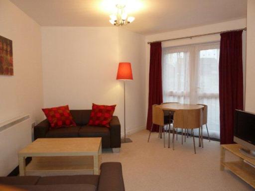 Modern 2 bed, 2 bath ground floor flat close to Research Park and Hospital