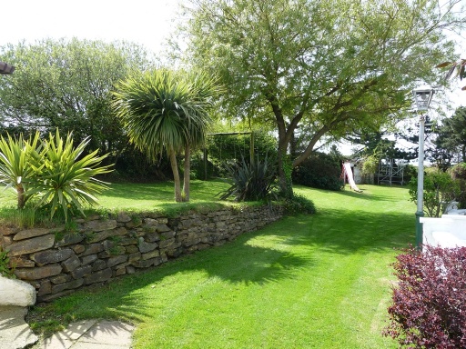 Holiday Cottage Gardens
