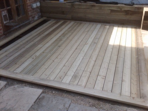 DECKING AND RAILWAY SLEEPERS RETAINING WALL