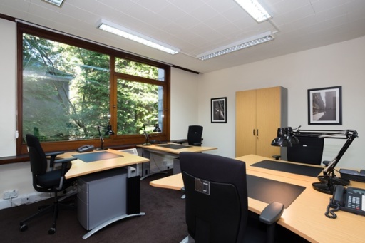 4 Desk Office