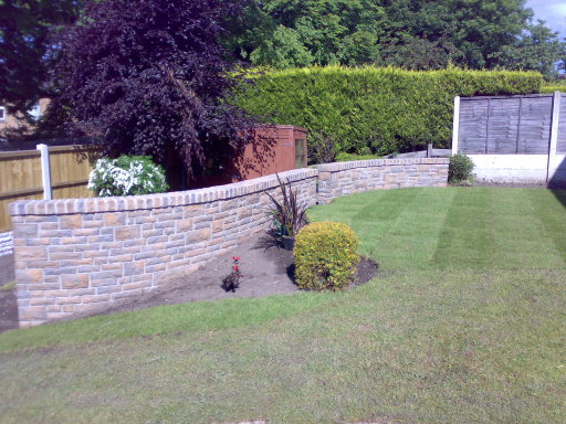 Curved walling in marshall blocks.