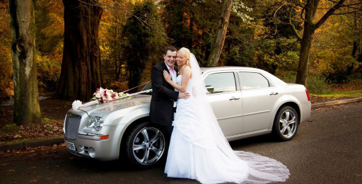 Wedding car bride and groom1
