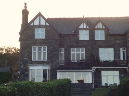 Dros-Y-Mor Holiday Cottage