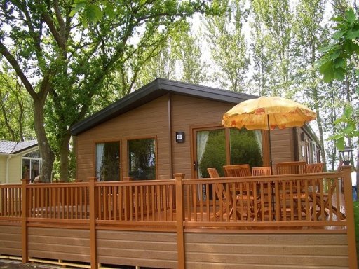 York Holiday Lodges - Luxury Log Cabins with Hot Tub near York