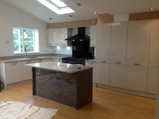 Cream Gloss Kitchen Units with Samsung Antigua Beach Worktops
