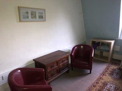Small therapy room for hourly hire