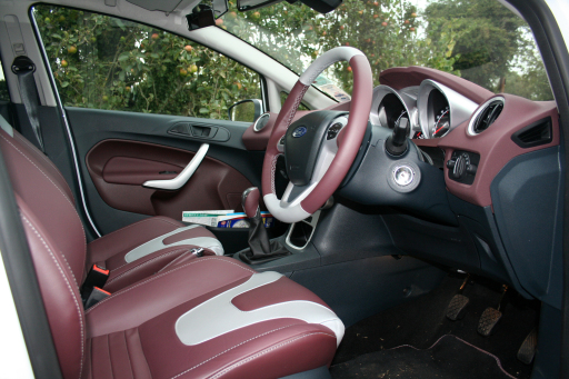 The sumptuous interior with leather seats