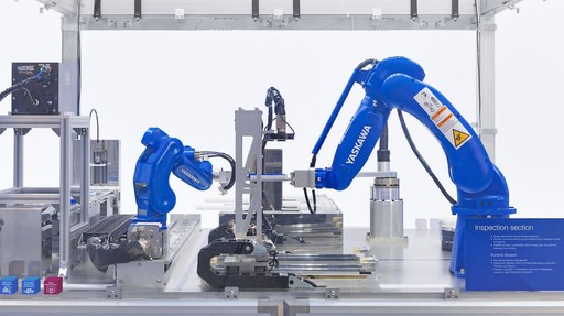 Yaskawa MOTOMAN Robots working together 