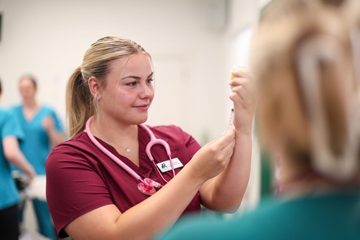 Roebuck Veterinary Group student nurse vaccination