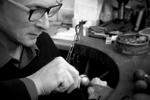 Jewellery designer West Sussex. Andrew Leggett of Aurum jewellers at his bench.