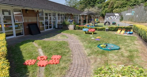 Busy Bees at Chippenham Bath Road - The best start in life