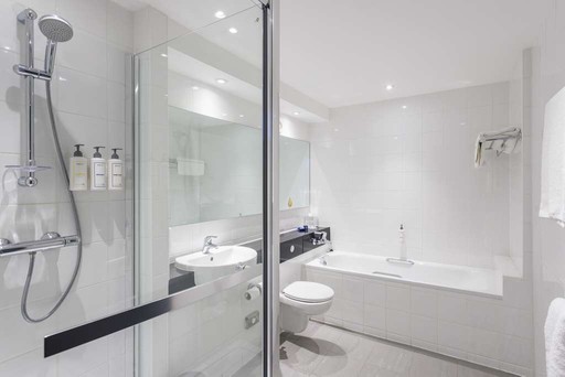 Suite Bathroom