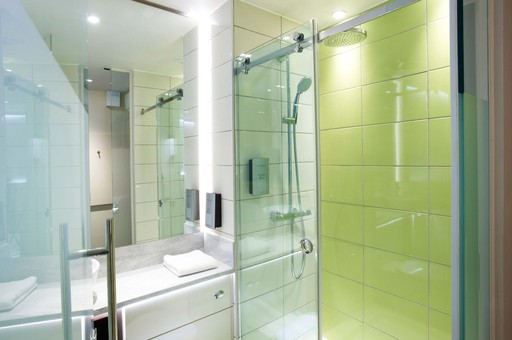 hub by Premier Inn bathroom