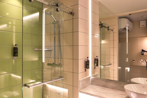 hub by Premier Inn bathroom