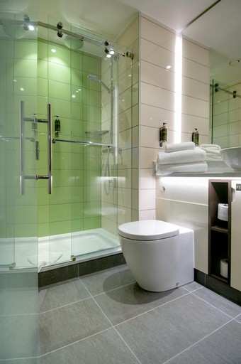 hub by Premier Inn bathroom