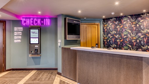 Premier Inn Birmingham City - Aston hotel reception