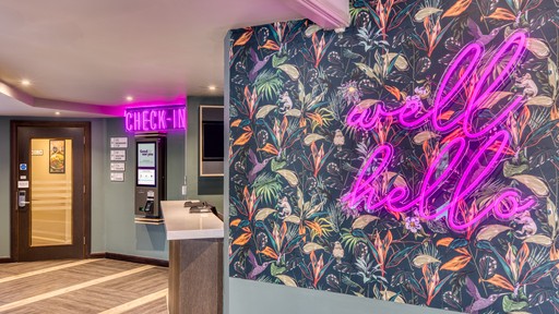Premier Inn Birmingham City - Aston hotel reception