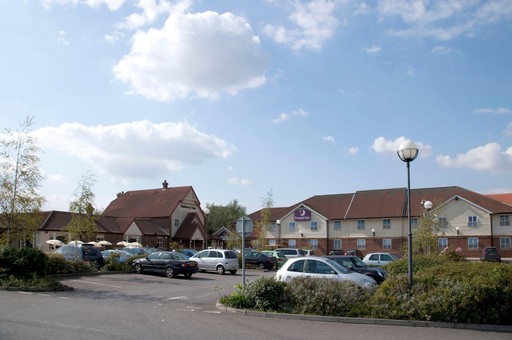 Premier Inn Braintree (A120) hotel exterior