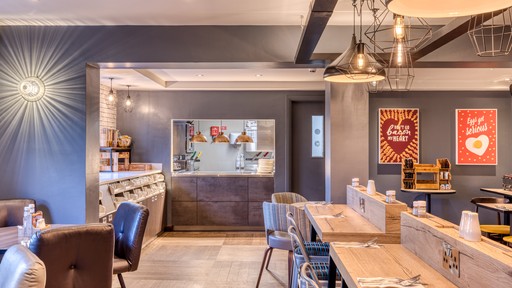 Premier Inn Chelmsford (Boreham) breakfast room