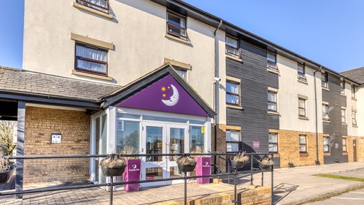 Premier Inn Chelmsford (Boreham) exterior
