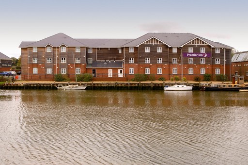 Premier Inn Isle Of Wight (Newport) hotel exterior