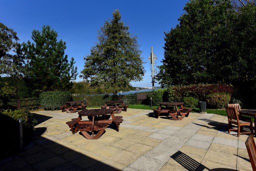 Beefeater restaurant exterior