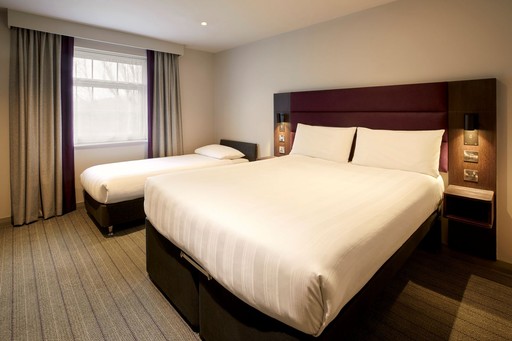 Premier Inn Twin room - Double with a sofa bed