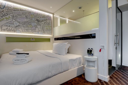 hub by Premier Inn room