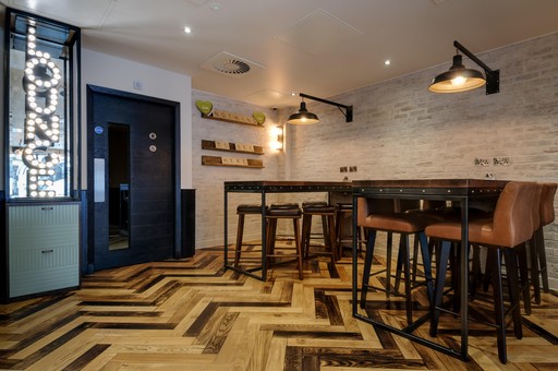 Lounge Cafe Bar