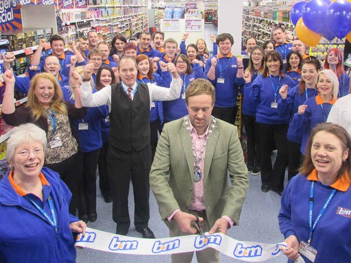 Our Driffield store being opened by the Mayor of Driffield Mr Matt Rogers who gratefully received £250 worth of B&M vouchers for his chosen charity.
