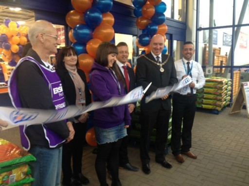 Dumbarton staff were joined by Deputy Provost John Millar and Erskine Proud to Care Charity who cut the ribbon at the store opening. Erskine received £250 of B&M vouchers towards their fundraising efforts, as a gesture of thanks.