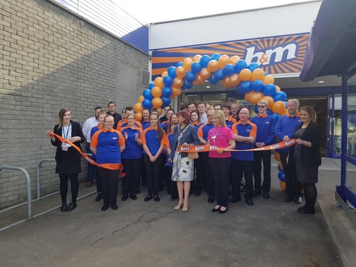 B&M's latest store on Main Street, Prestwick was officially opened by special guest Provost, Councillor Helen Moonie. She cut the ribbon to officially declare the store 'open'.